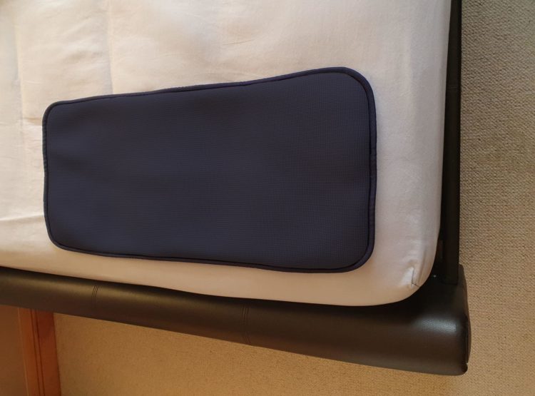 Heel pad in dark blue scaled 750x555