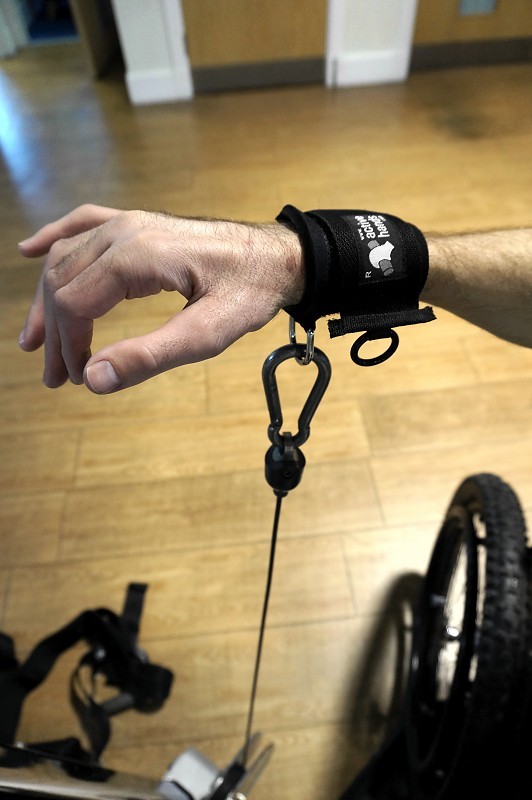 Pulling upwards from the ground with a D-Ring aid