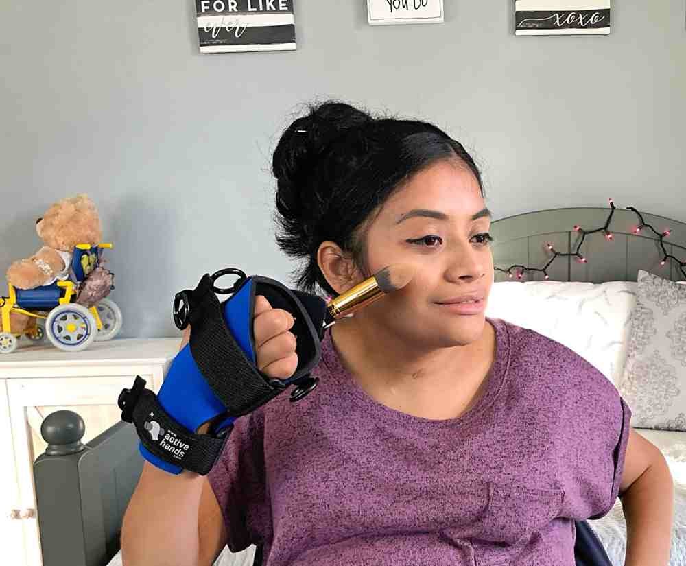 AH Small Item Gripping Aid