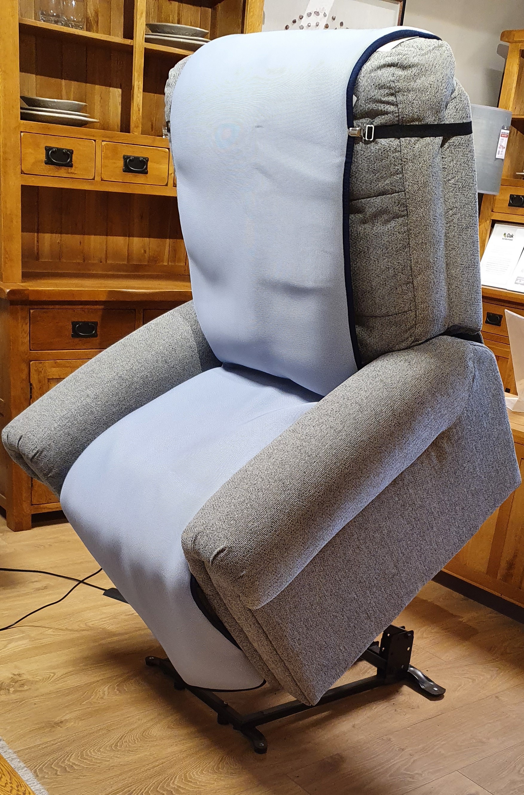 Treat-Eezi Rise Recliner Overlay